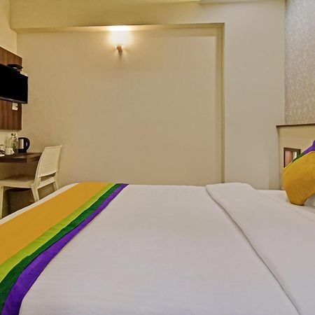 Itsy Hotels Deluxe Inn شيناي المظهر الخارجي الصورة