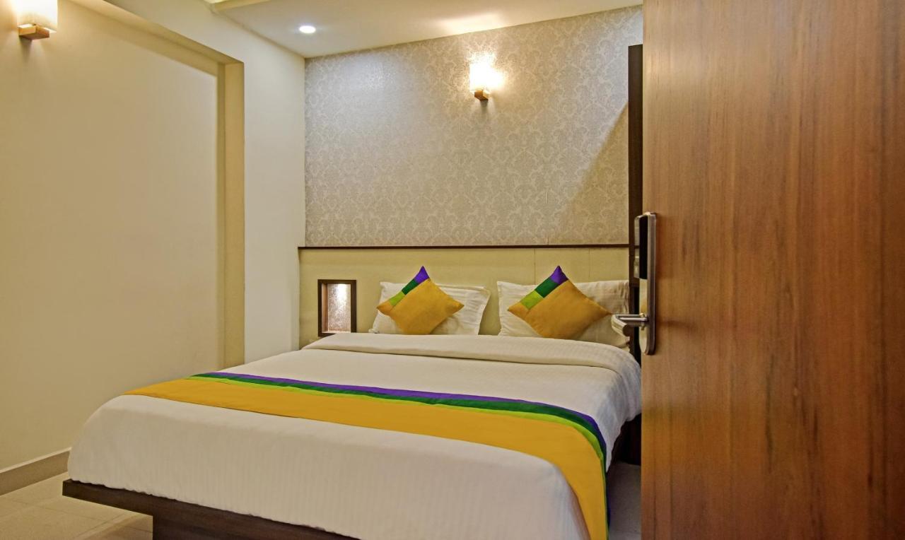 Itsy Hotels Deluxe Inn شيناي المظهر الخارجي الصورة
