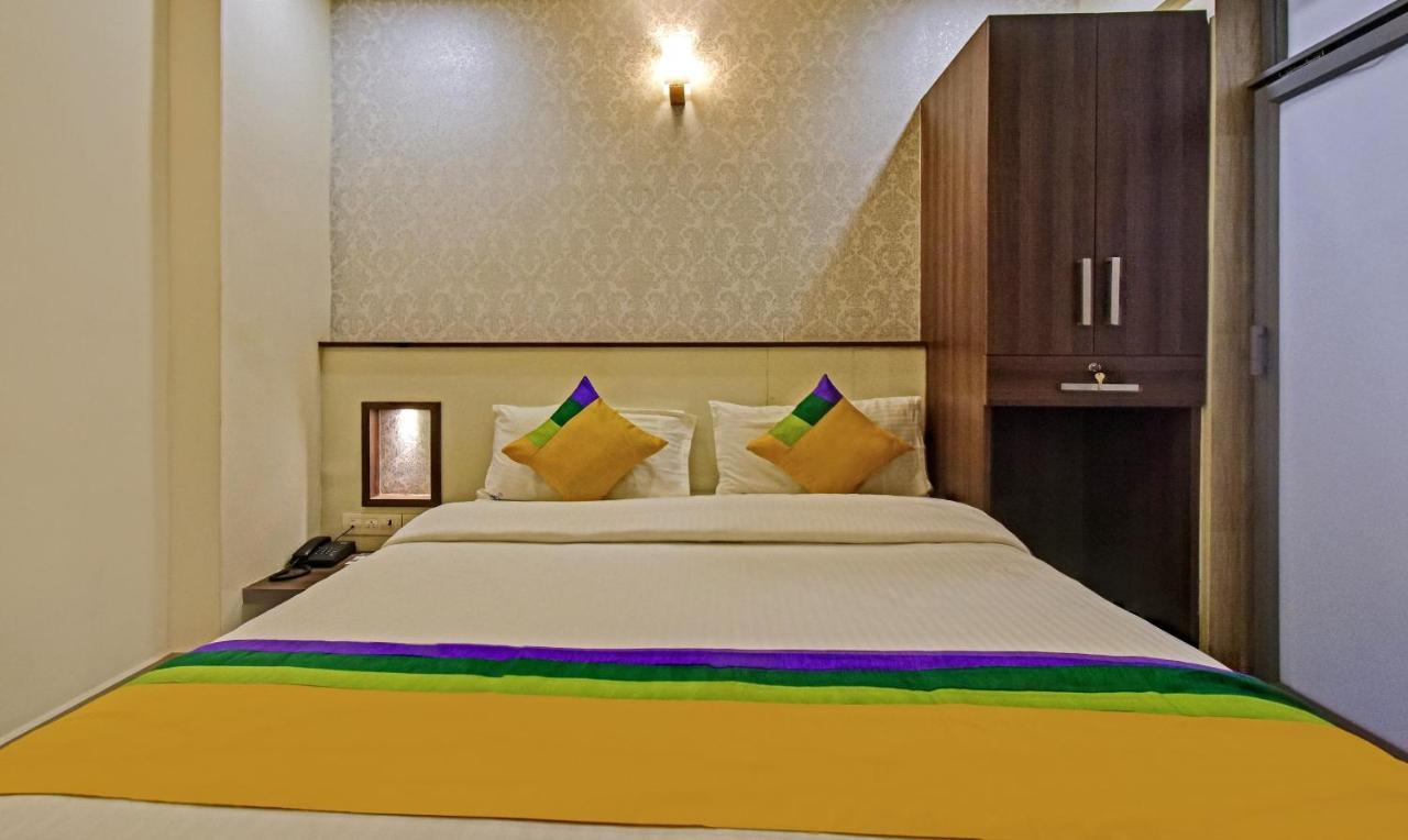 Itsy Hotels Deluxe Inn شيناي المظهر الخارجي الصورة