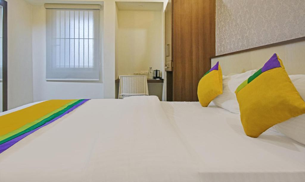 Itsy Hotels Deluxe Inn شيناي المظهر الخارجي الصورة