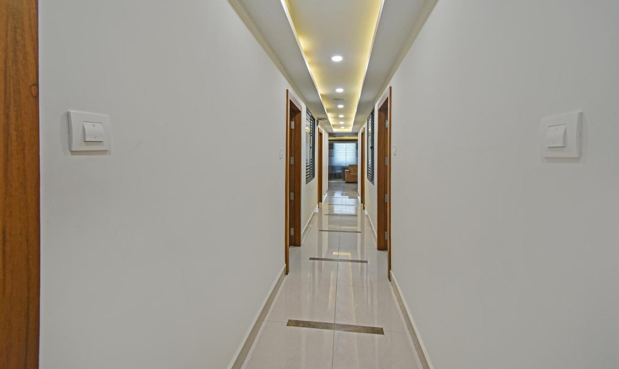 Itsy Hotels Deluxe Inn شيناي المظهر الخارجي الصورة
