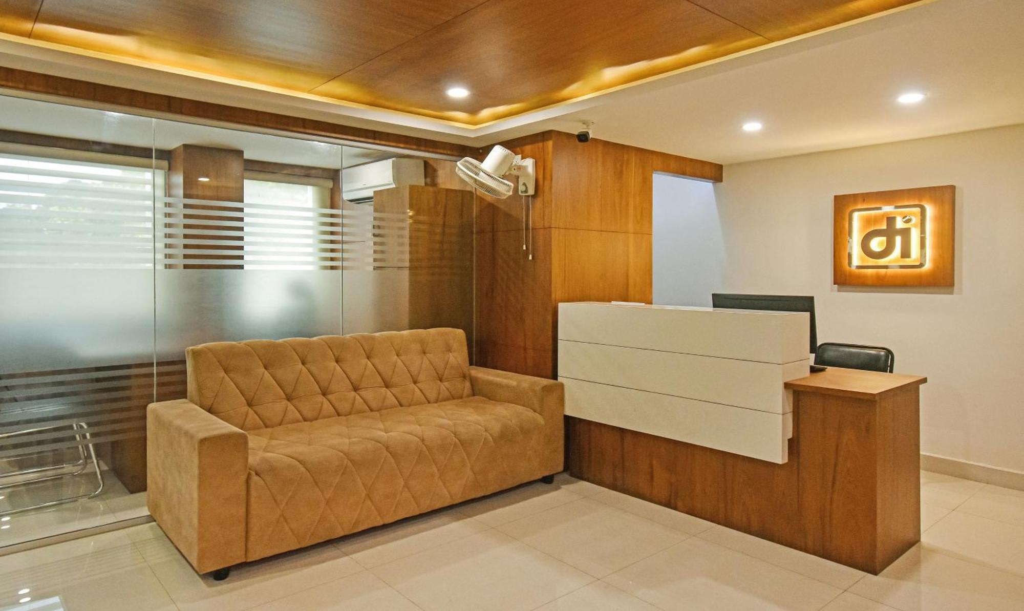 Itsy Hotels Deluxe Inn شيناي المظهر الخارجي الصورة