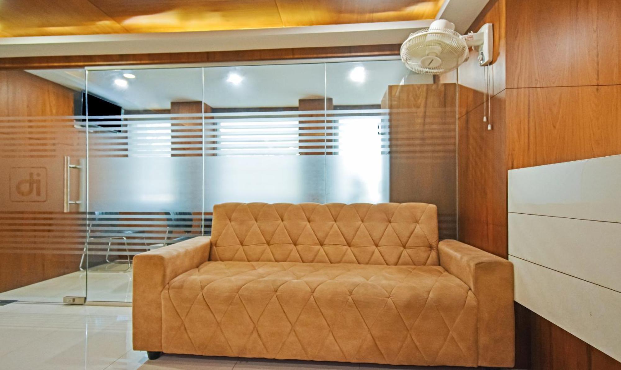 Itsy Hotels Deluxe Inn شيناي المظهر الخارجي الصورة
