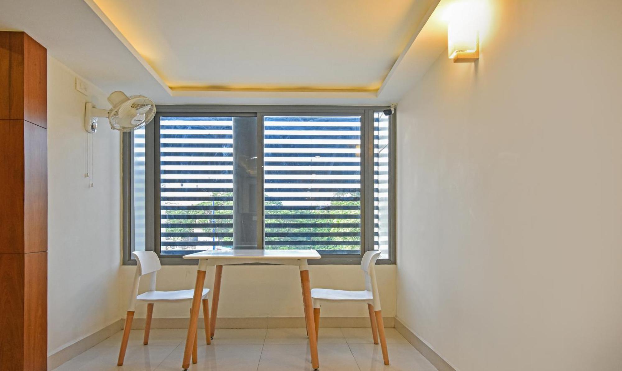 Itsy Hotels Deluxe Inn شيناي المظهر الخارجي الصورة