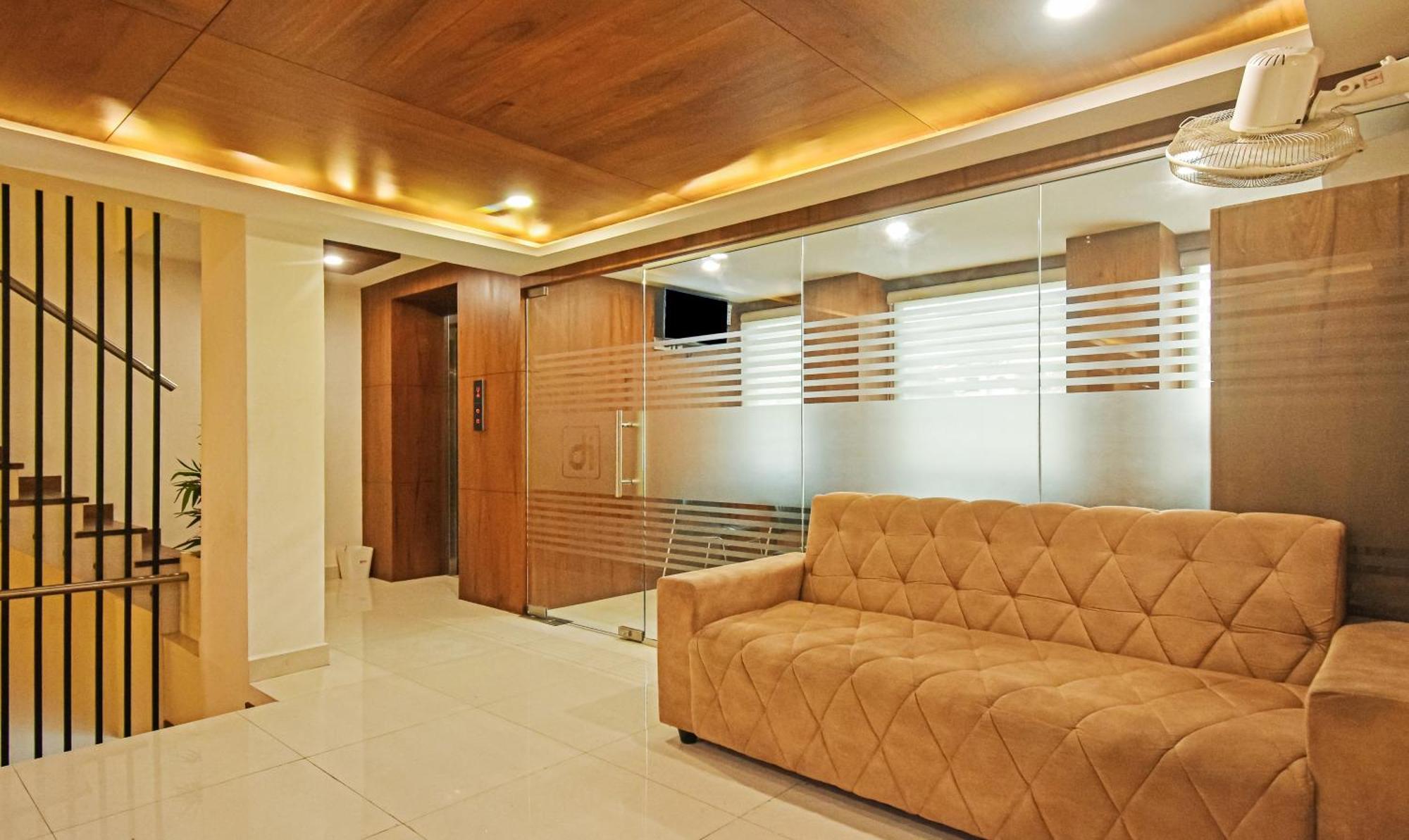 Itsy Hotels Deluxe Inn شيناي المظهر الخارجي الصورة
