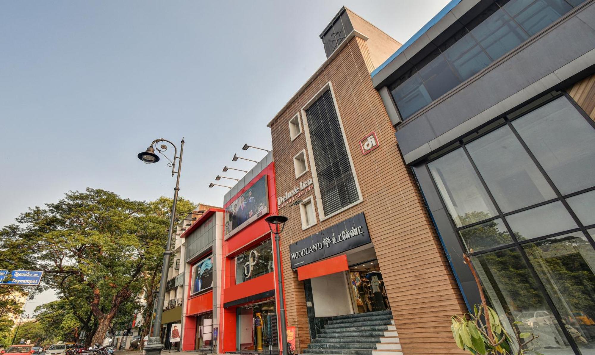 Itsy Hotels Deluxe Inn شيناي المظهر الخارجي الصورة