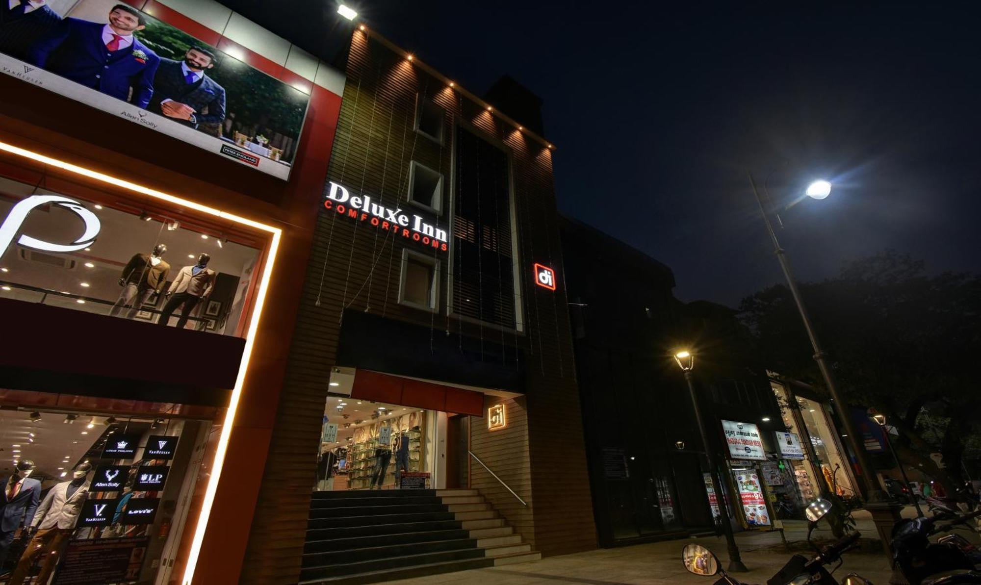Itsy Hotels Deluxe Inn شيناي المظهر الخارجي الصورة