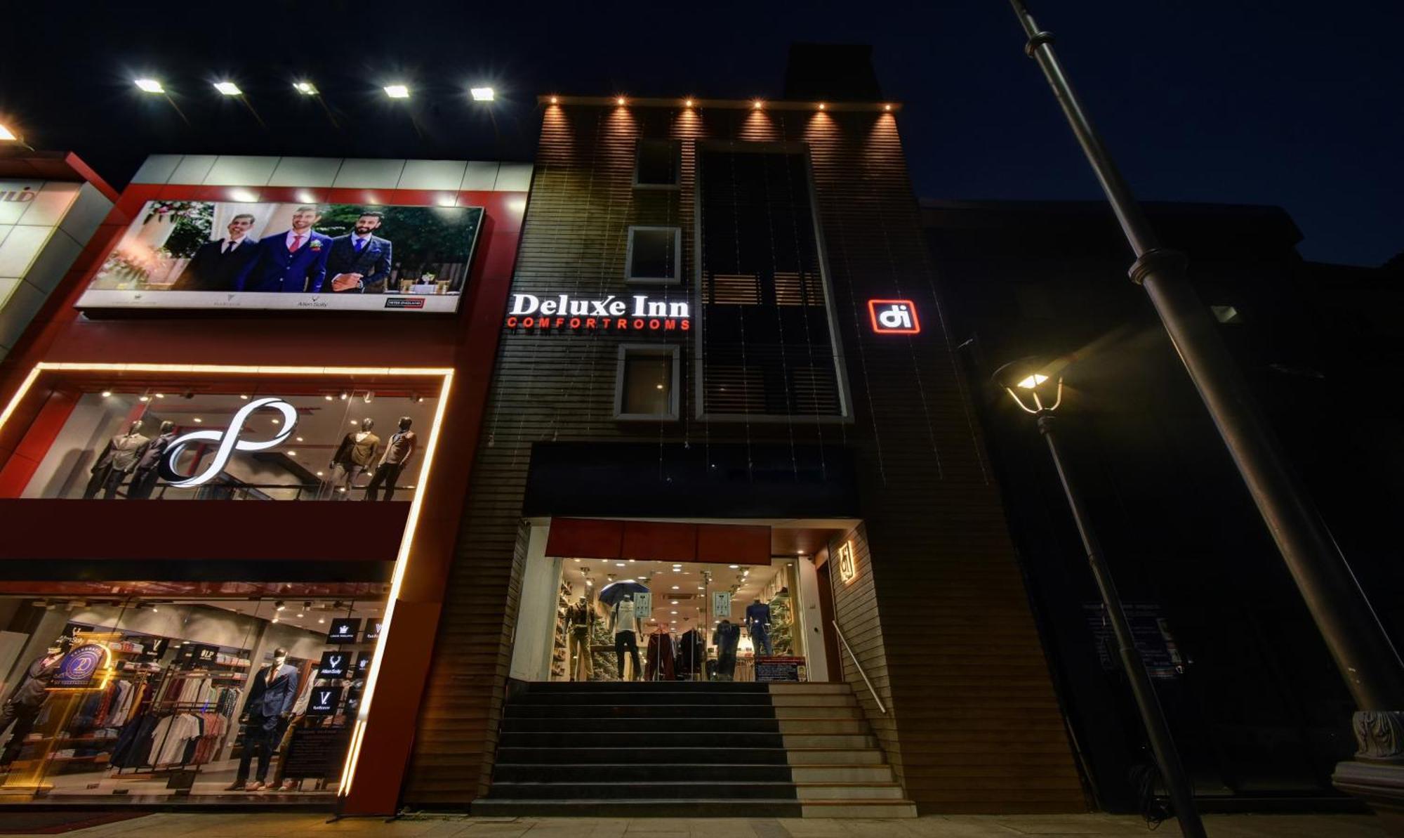 Itsy Hotels Deluxe Inn شيناي المظهر الخارجي الصورة