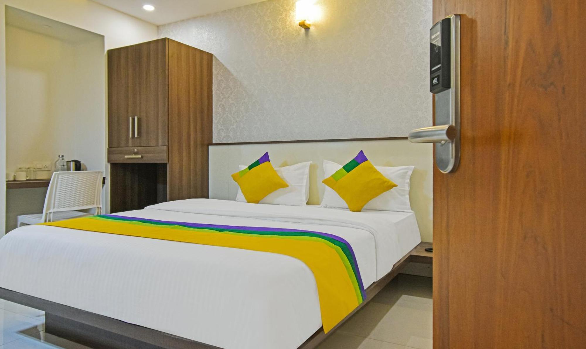 Itsy Hotels Deluxe Inn شيناي المظهر الخارجي الصورة