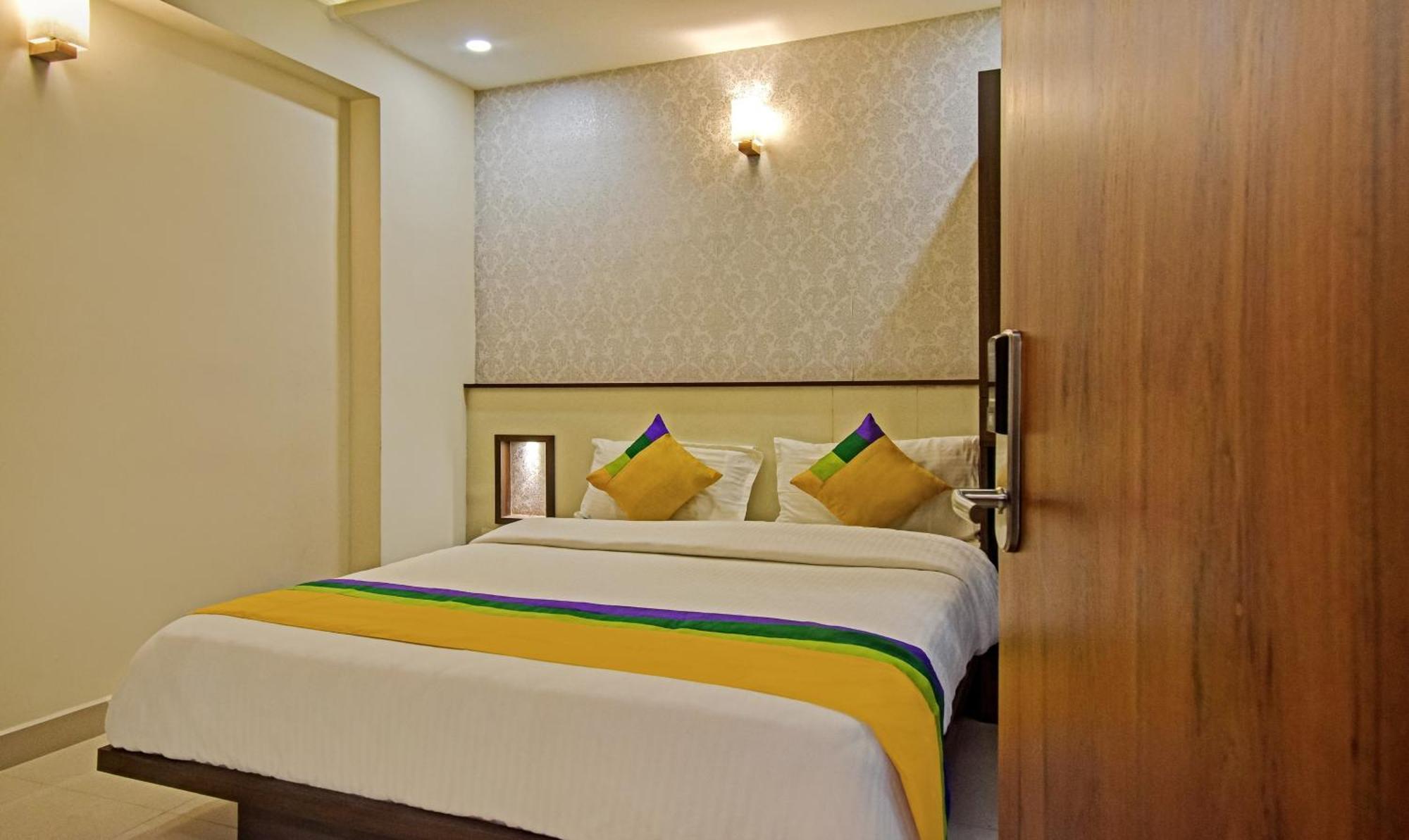 Itsy Hotels Deluxe Inn شيناي المظهر الخارجي الصورة